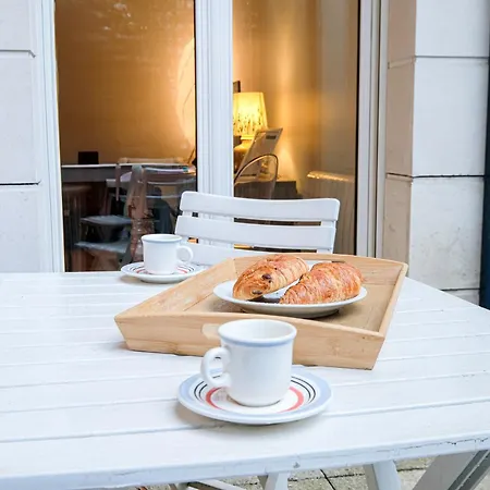 Le Saint-sulpice - Calme, Terrasse イシー＝レ＝ムリノー